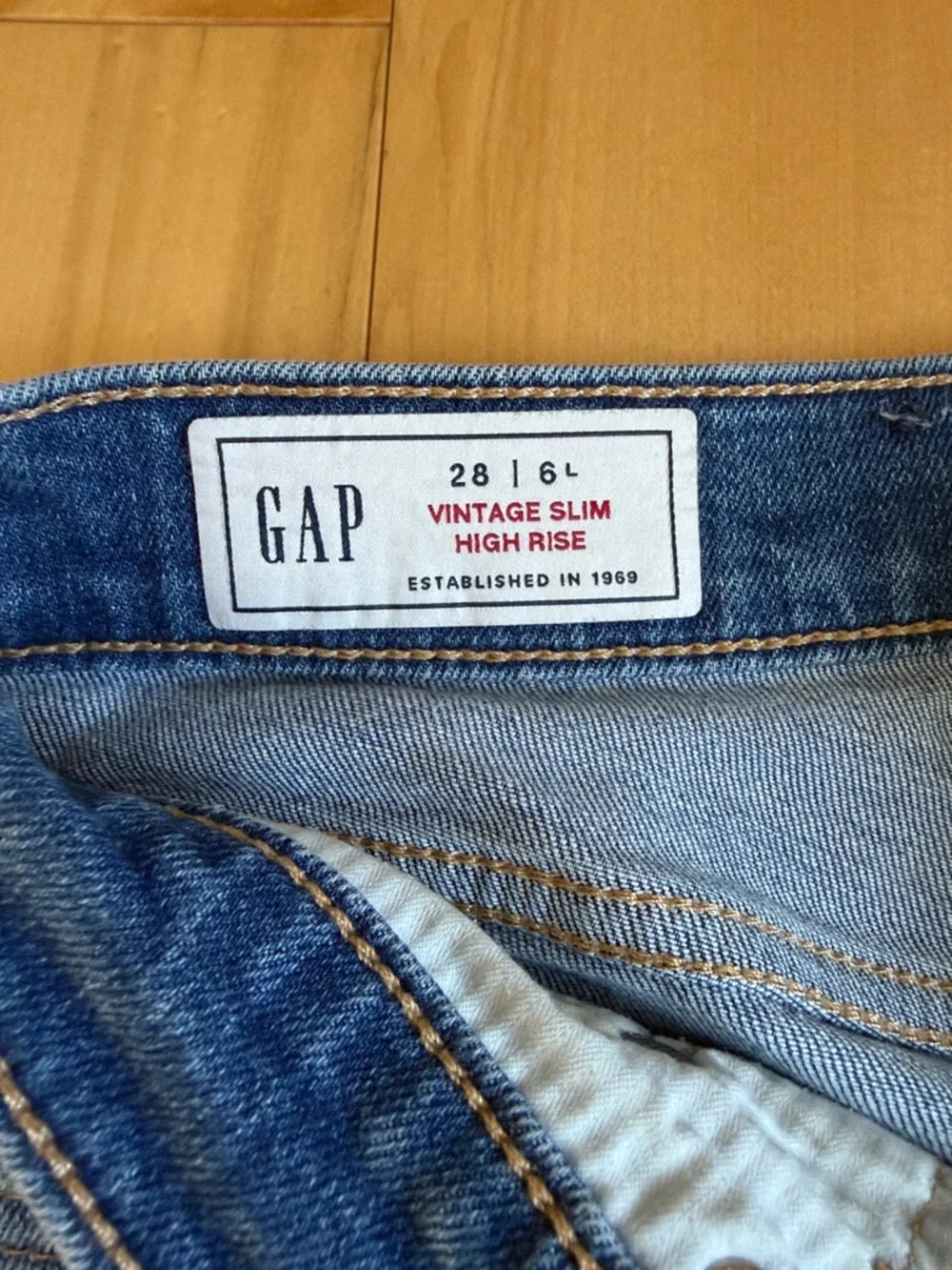 GAP Women's Light Blue High-Rise Straight Jeans